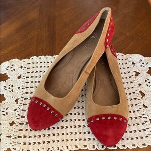 AEROSOLES Tan and Burgundy Studded Flats